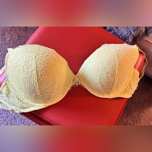 Victoria’s Secret Dream Angels padded push-up bra